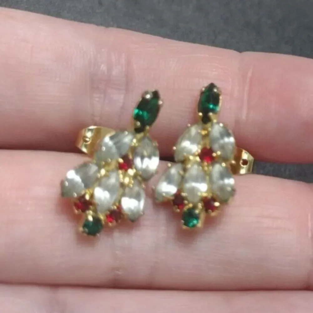 Vintage gold tone rhinestone holiday earrings tree dainty red green